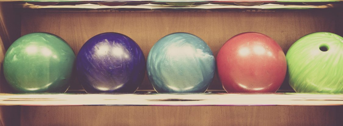 Rack_of_Bowling_balls